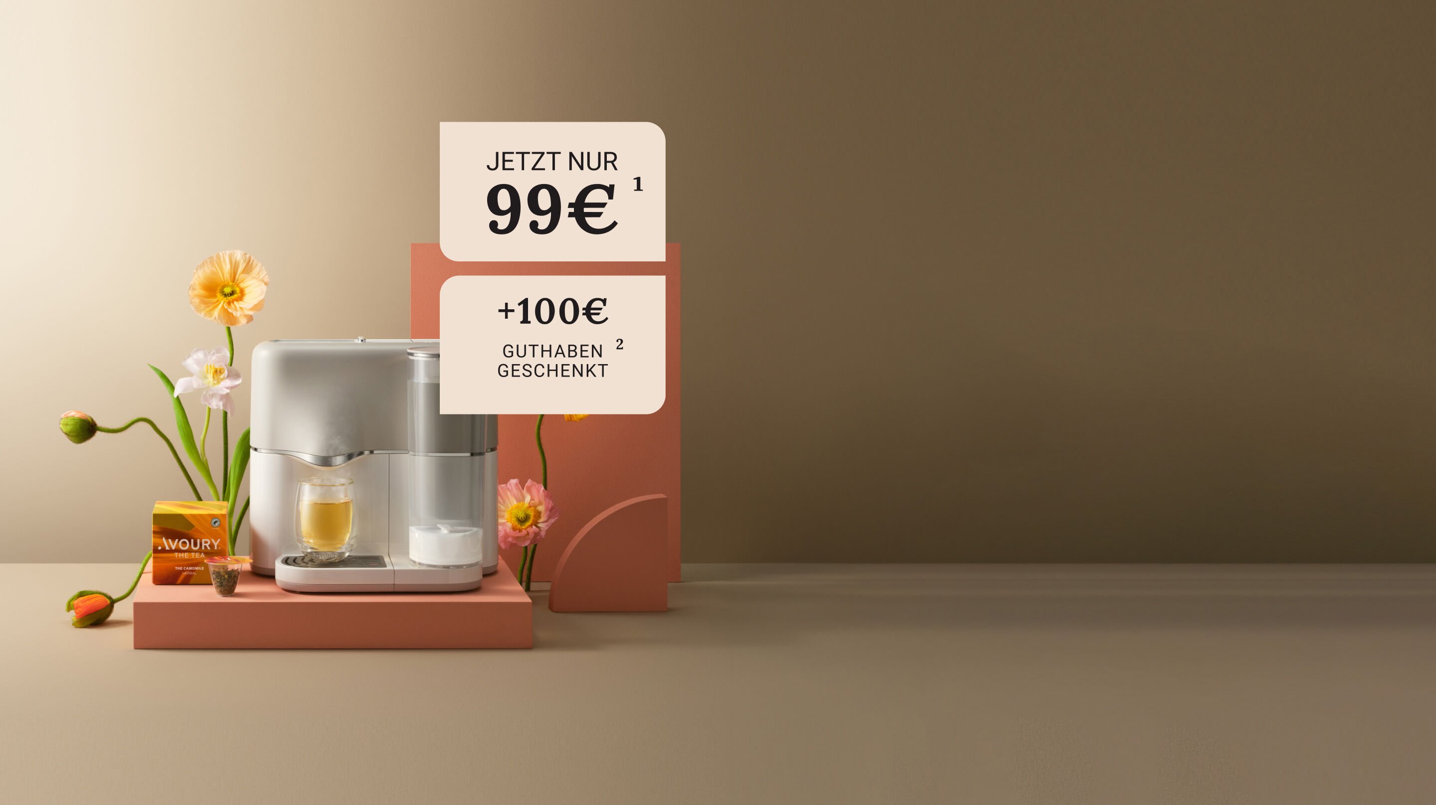 Avoury One Tea Maker Silver White mit einer Tasse Bio-Tee